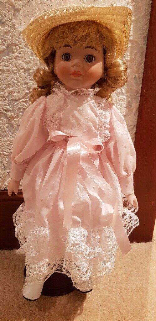 PORCELAIN DOLL FROM THE CLASSIQUE COLLECTION (JESSICA) WITH BOX