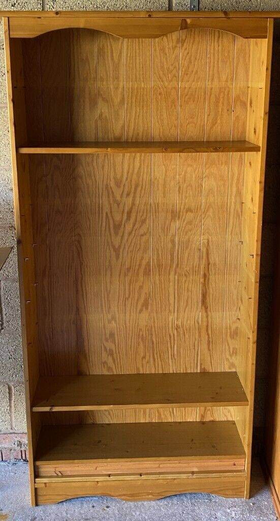 BOOKSHELF/ CD/ DVD'S , ADJUSTABLE SHELVES.COUNTRY PINE, VGC.