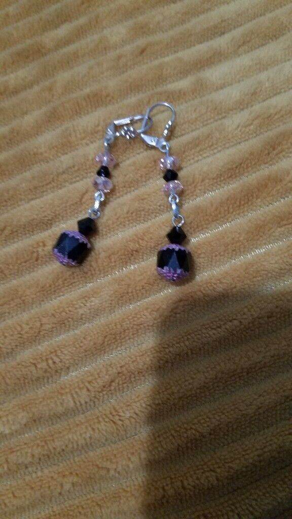 handmade Purple/black earring, New  £2