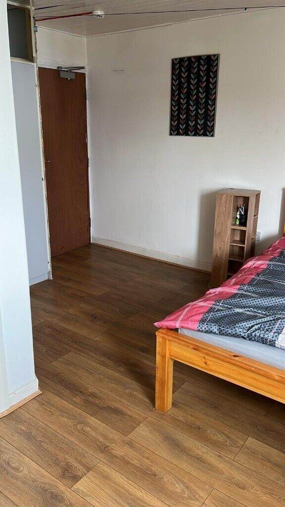 Room available in 3 bef Flat
