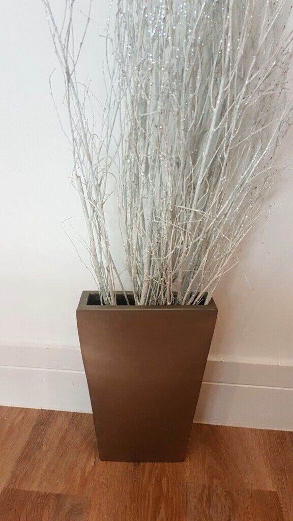  Silver metal base pot