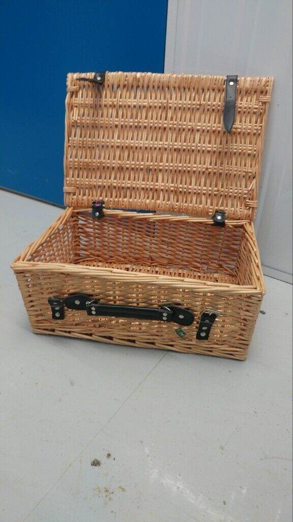 Wicker basket, picknicks, day out, relax, family, home, kitchen, pantry, holiday, weekends, food