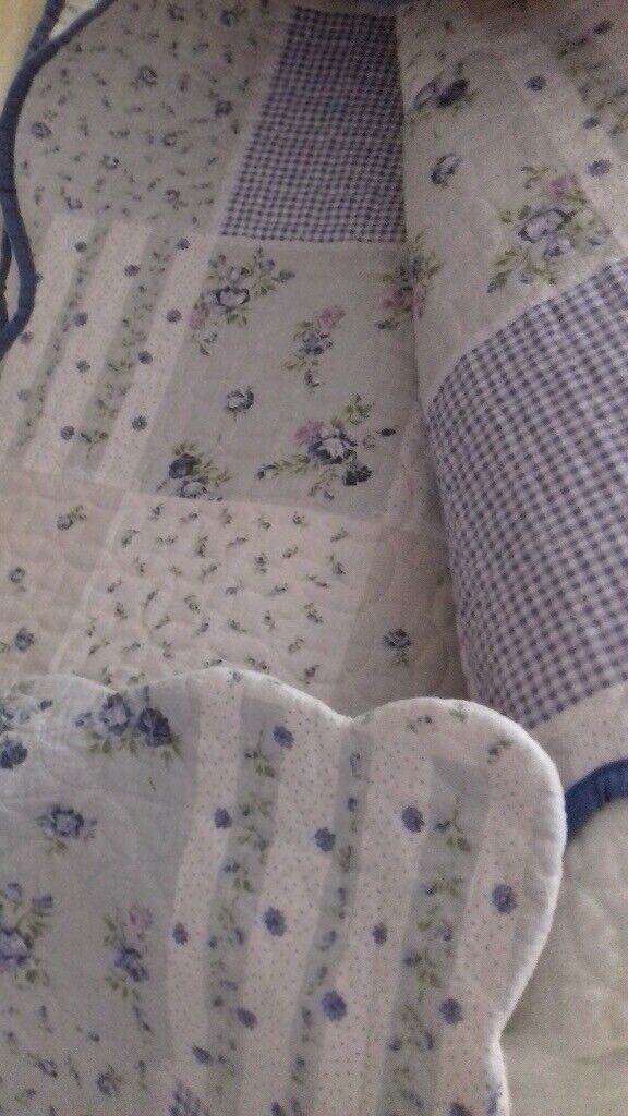 BEAUTIFUL LARGE KING BED COVER LIGHTLY QUILTED AND 2PILLOW SHAMS 