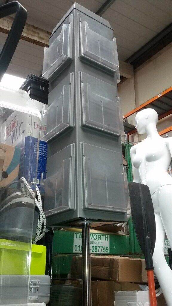 Leaflet holder/dispenser A4