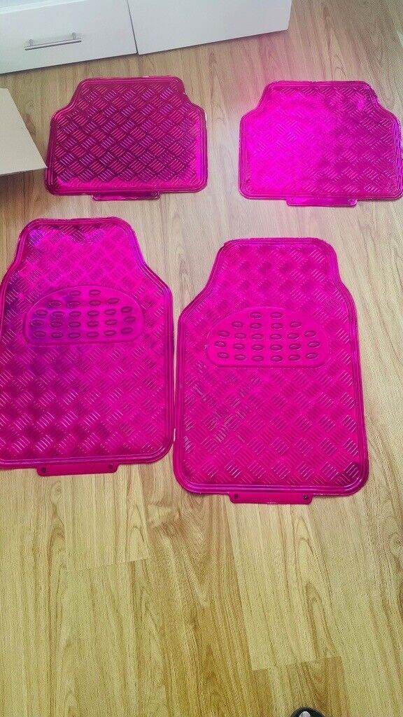 Pink car mats £5