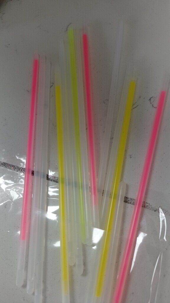 Pkt of 20 party glow sticks.  New. Bargain 