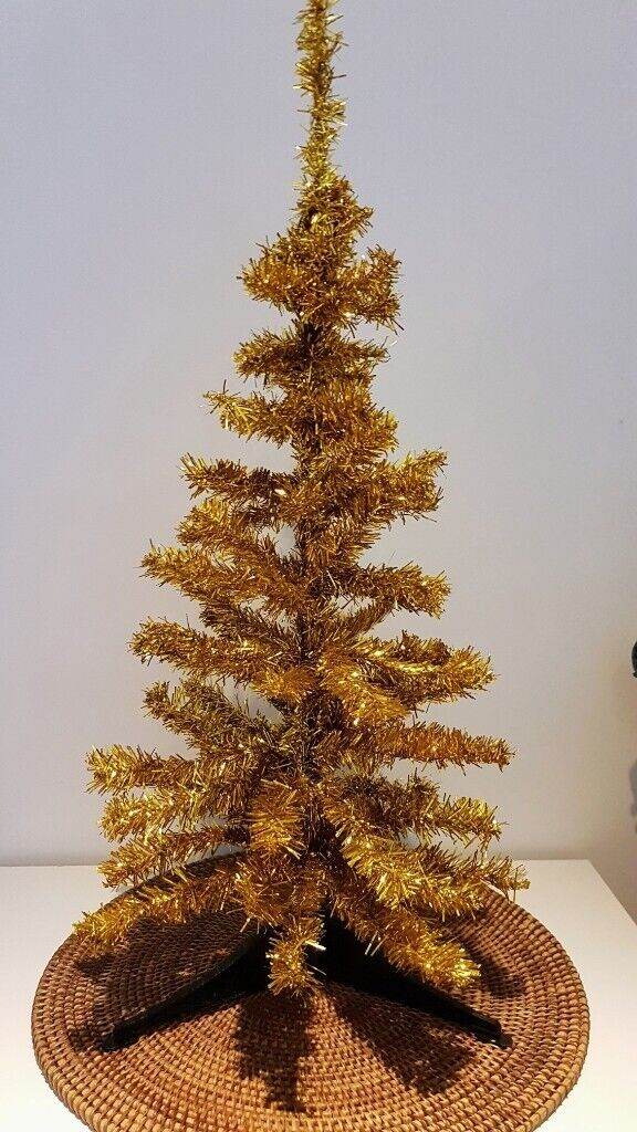 3 Christmas Tree, decorations and crackers