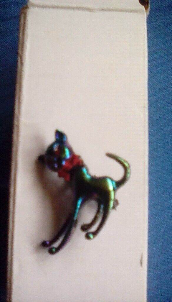 Retro/Vintage moving head cat brooch