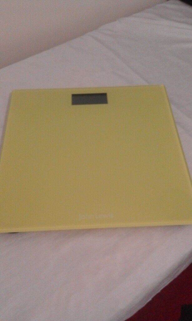 JOHN LEWIS DIGITAL GLASS SCALE LIME LCD SCREEN BATHROOM SCALES