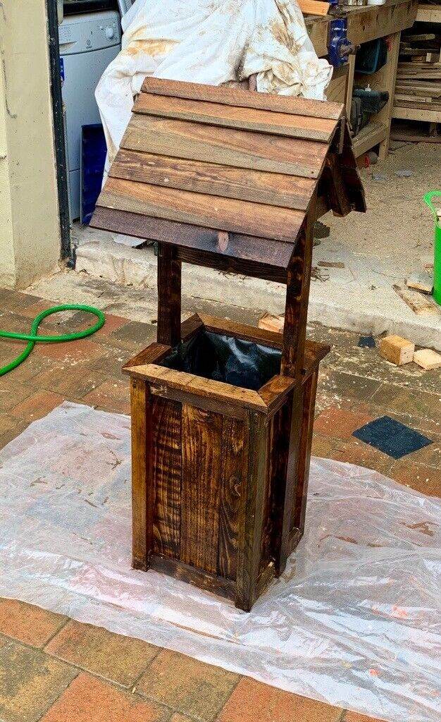 Wooden Flower/Plant Wishing Well Design Planter
