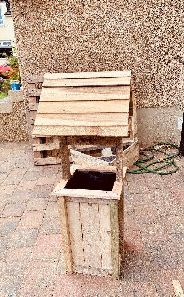 Wooden Flower/Plant Wishing Well Design Planter