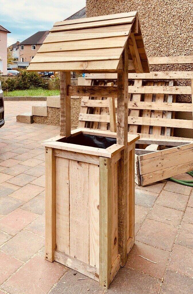 Wooden Flower/Plant Wishing Well Design Planter