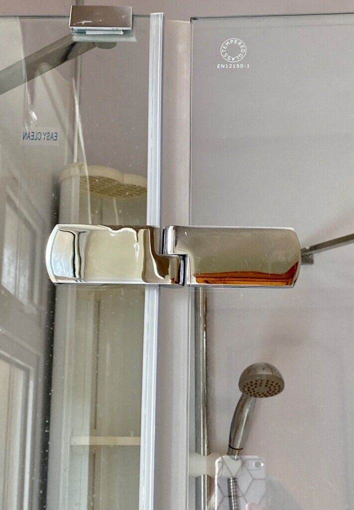 QUALITY SHOWER ENCLOSURE WITH TEMPERED GLASS