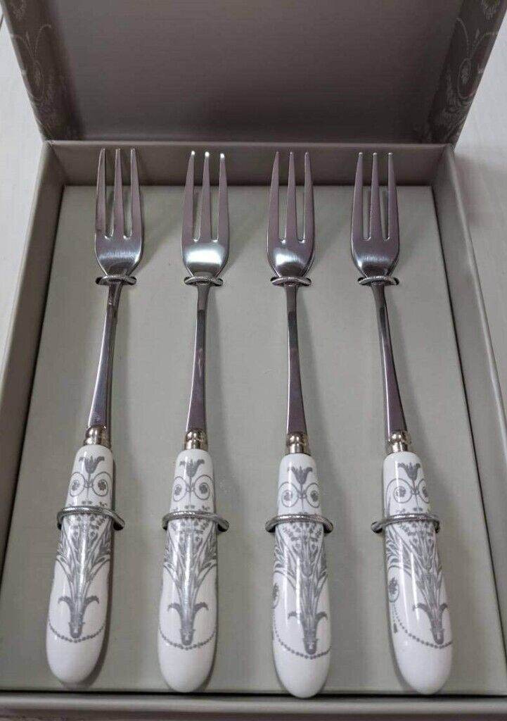 A RARE SET OF LAURA ASHLEY JOSETTE CAKE FORKS IN DOVE GREY, STILL BOXED AS NEW