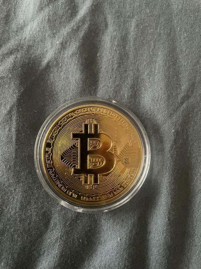 Fine gold plated coins