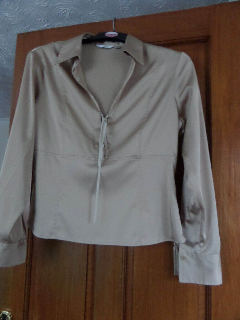 EVENING TOP 'NEXT' SIZE 18. SMART. PALE-GOLD. NEW CONDITION.