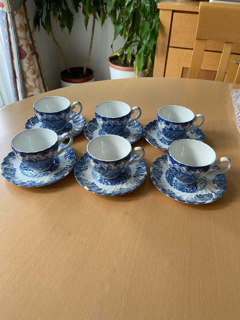 Antique Johnson Brothers 6x teacup and saucer set