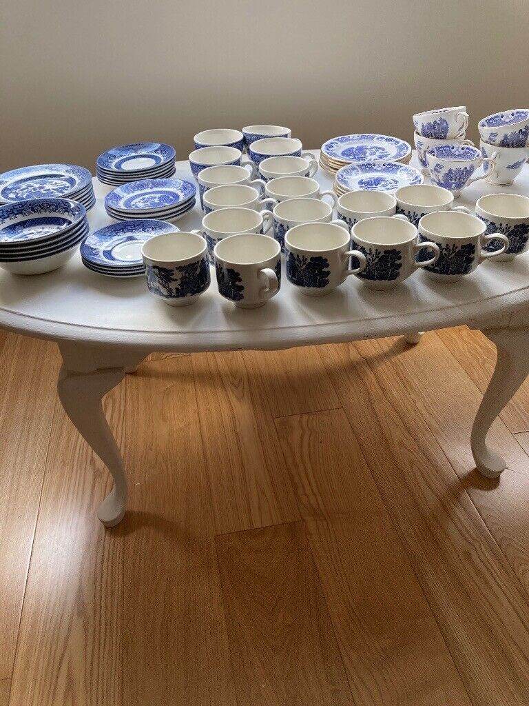 43 Pieces Willow Pattern Cups, Saucers, Plates and Bowls