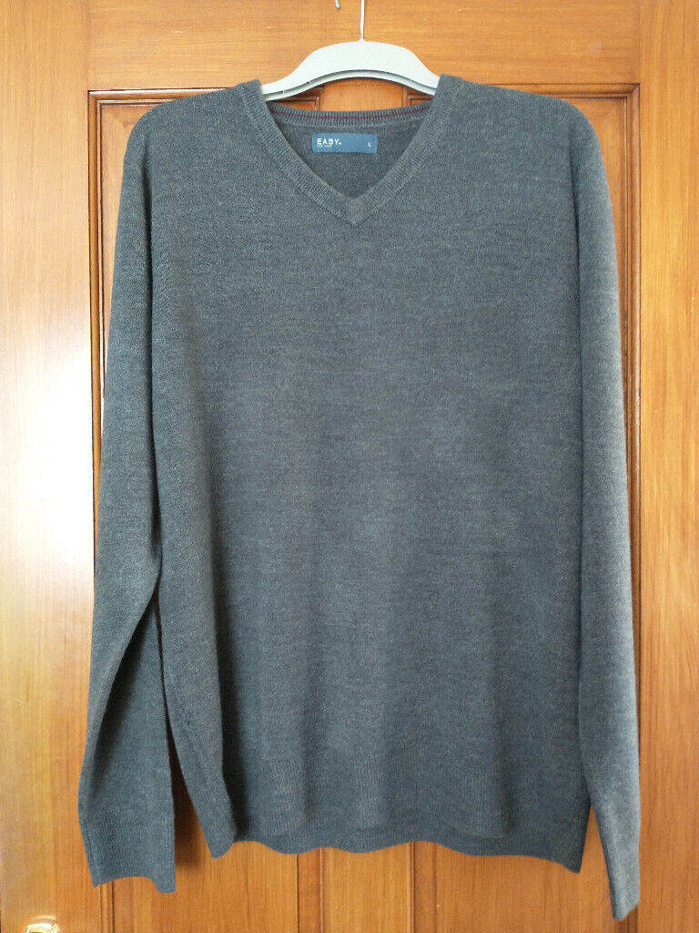  JUMPER - LARGE, 42 CHEST V-NECK. MID-GREY. NEW, UNWORN.