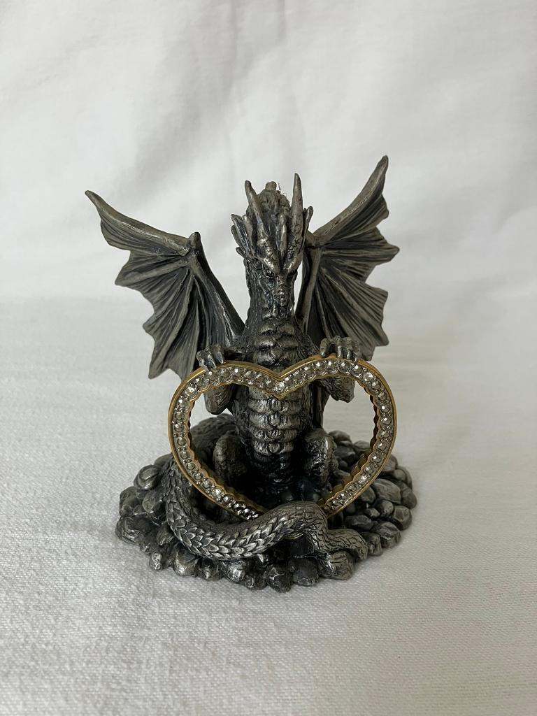 Tudor Mint Heavy Pewter Sculpture DRAGON OF THE HEART Myth and Magic 3887 Collectable 
