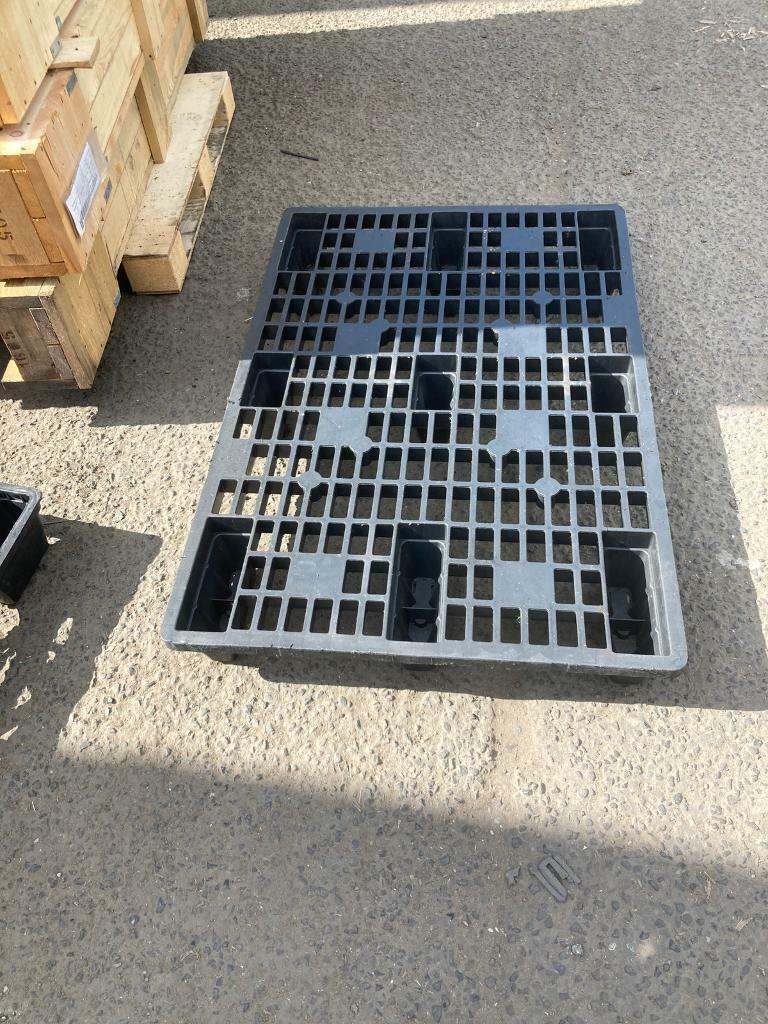 Plastic pallets ideal for awnings floor shed basesbases 
