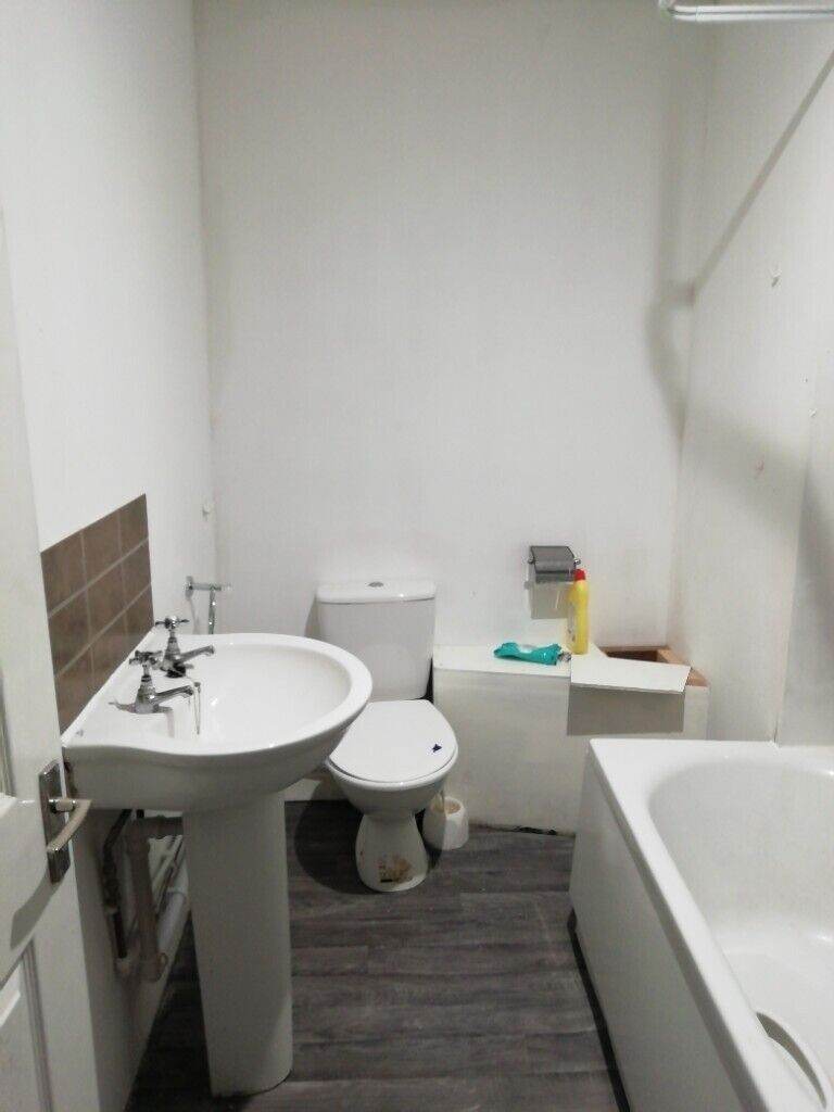 **LET BY**11A-15 PICCADILLY**1 BEDROOM APARTMENT**DSS ACCEPTED