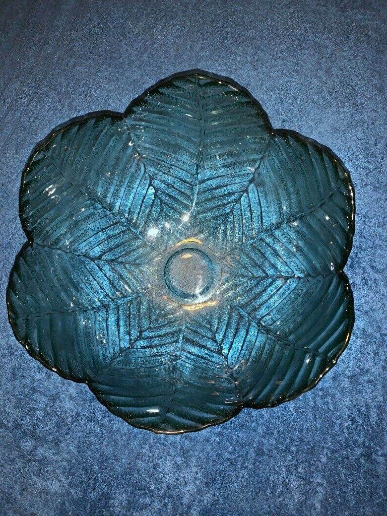 Large Green Glass Leaf Design Bowl IP1