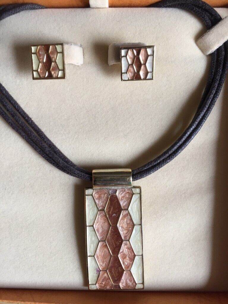 BUCKINGHAM NECKLACE AND EAR RING BOX SET