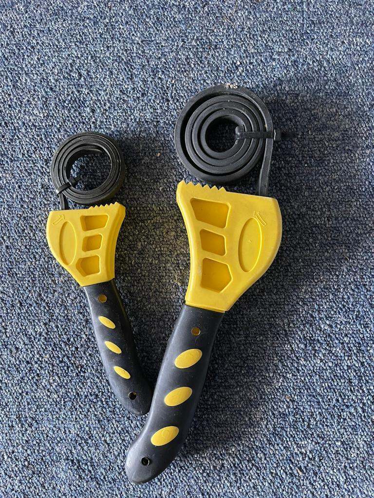 Oil filter removal tool 