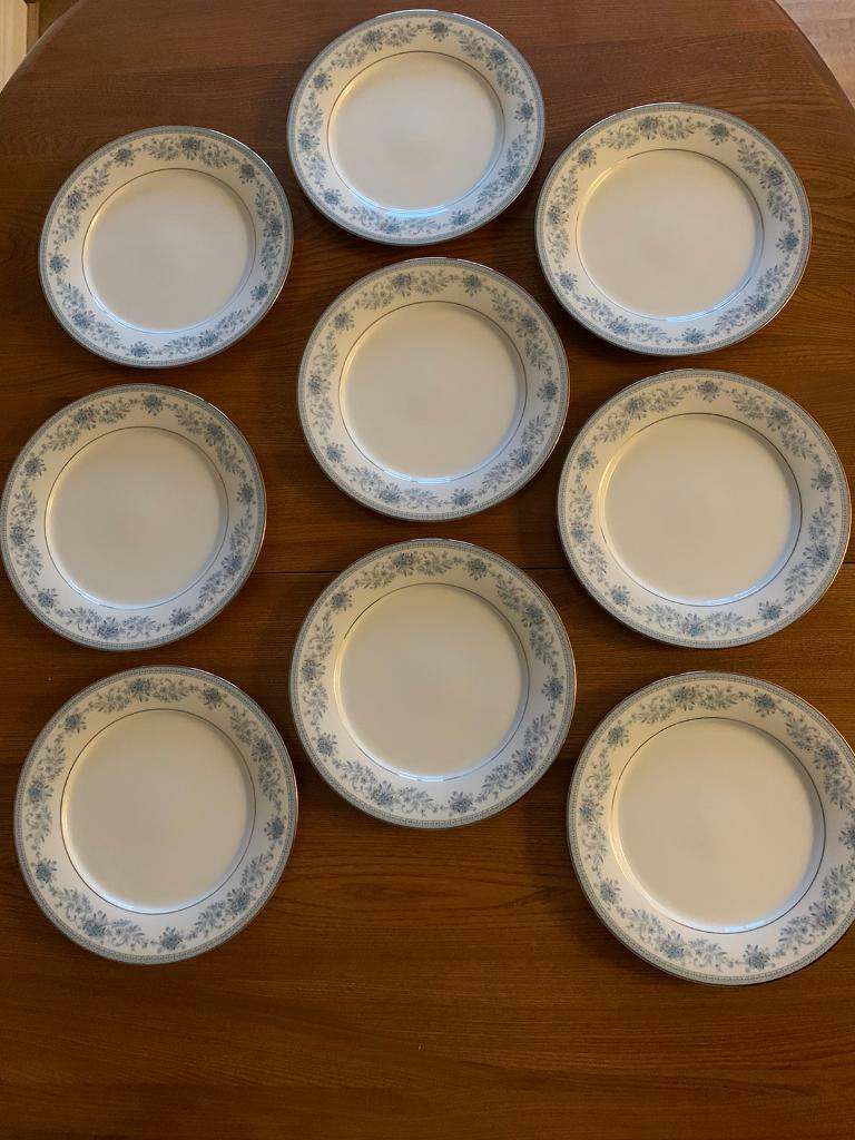 Noritake Blue Hill 2482  Contemporary Fine China Dinner Plates 