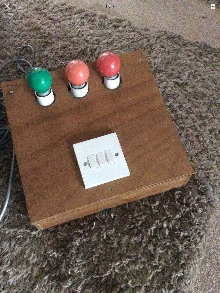 WOODEN SPEAKERS CLUB TIMING BOARD WITH LIGHTS IN WORKING ORDER 