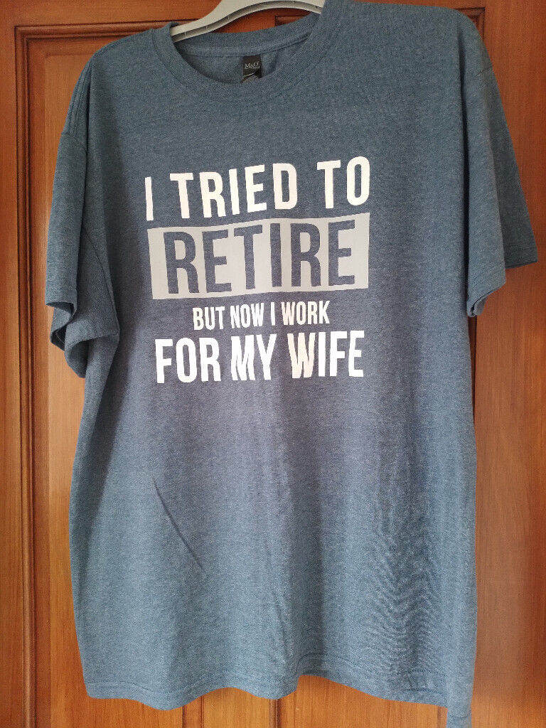 MEN'S 'RETIREMENT' LOGO T-SHIRT. LARGE. CHEST 42. SLATE-BLUE. NEW.