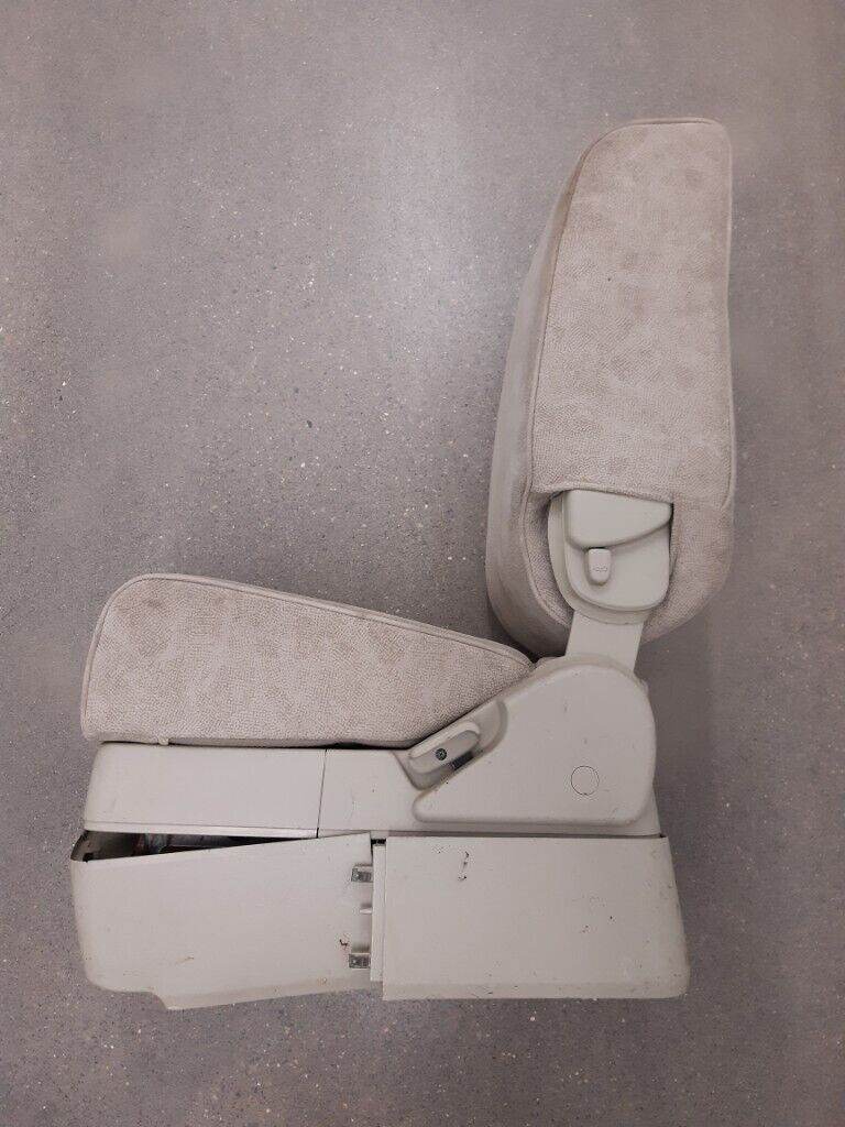 NISSAN ELGRAND E51 SECOND ROW MIDDLE SEAT 3RD SEAT CUBBY ARM REST RIDER HIGHWAY STAR CLOTH NE51 