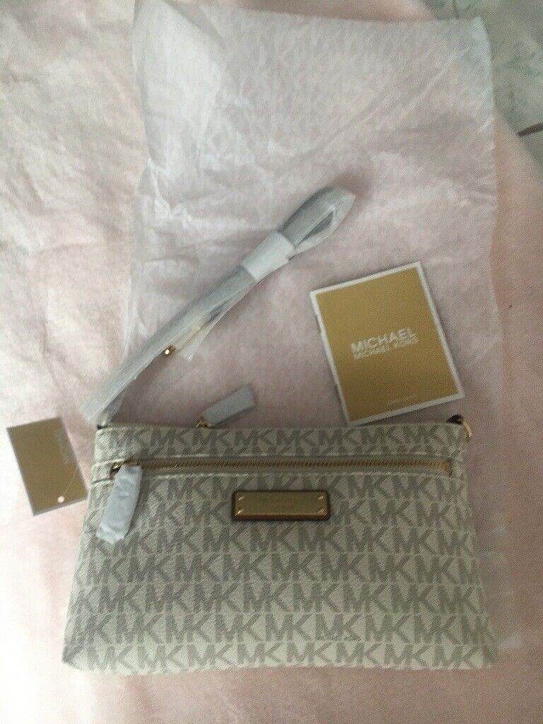 Michael Kors Wristlet Bag Brand New