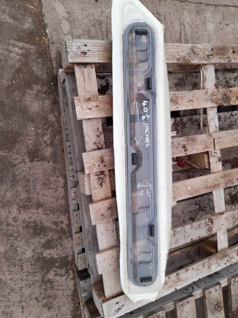 90s Avondale top window 