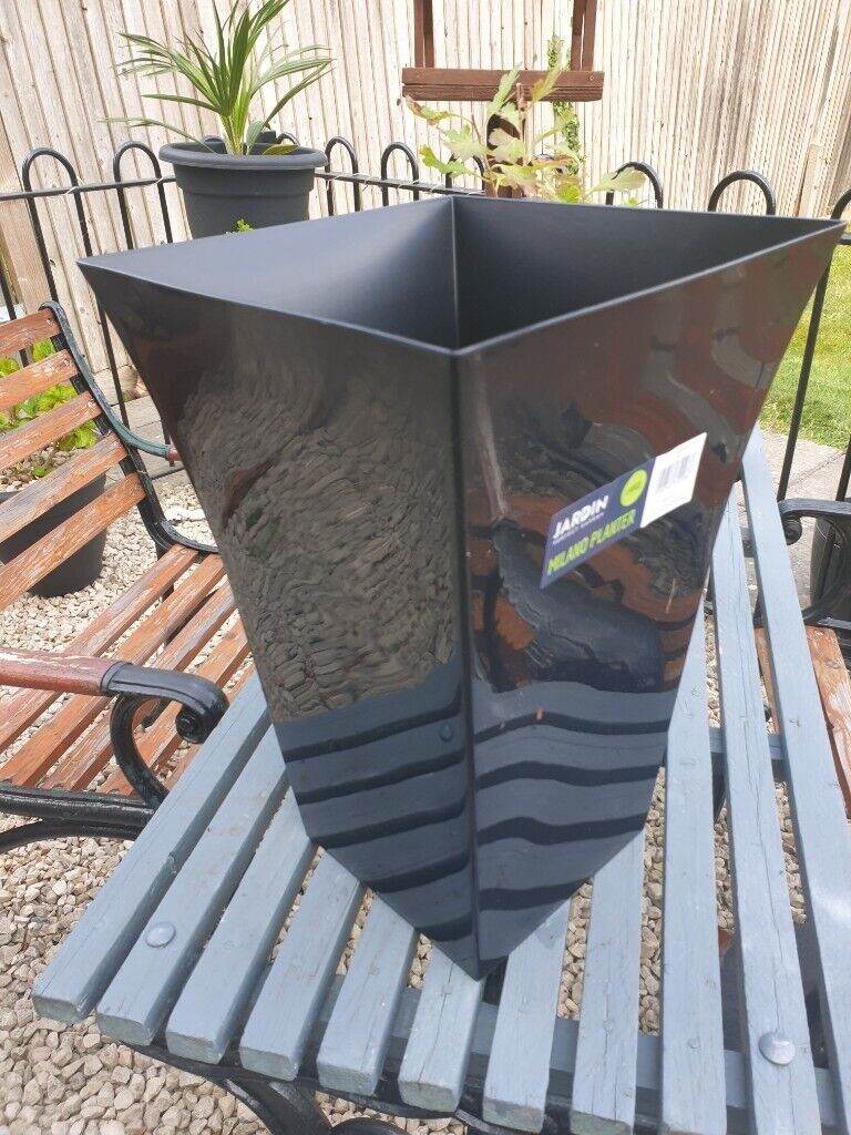 Pot planters brand new 