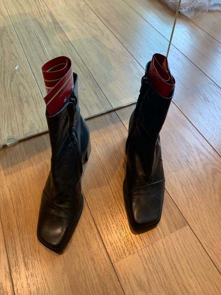 image for NEW PEDRO GARCIA LEATHER ANKLE BOOTS 351/2 RRP - £180