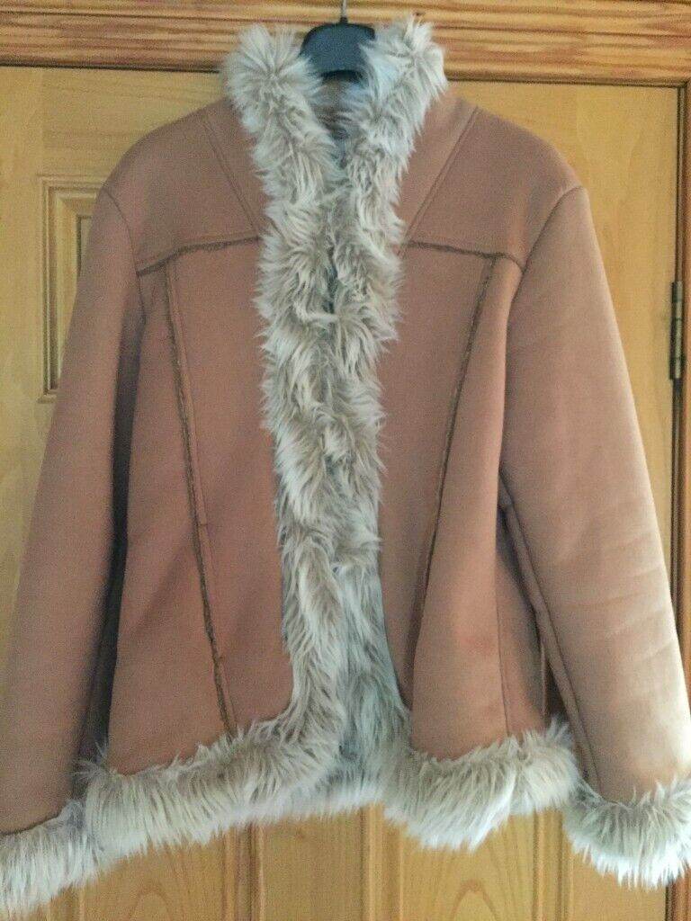 Ladies sheepskin jacket size 10/12 never been worn in excellent condition 