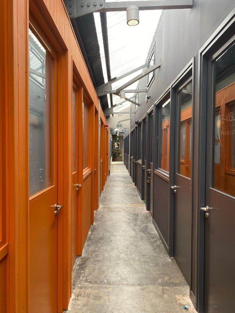 SHARED | 𝗖𝗥𝗘𝗔𝗧𝗜𝗩𝗘𝗦 | Artist studio space in 𝗪𝗘𝗦𝗧 𝗟𝗢𝗡𝗗𝗢𝗡, NW10 6LD.