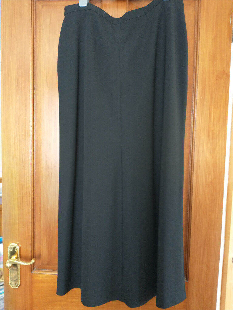 SKIRT - BLACK, LONG - Waist 32, hip 42/44, length 37app. Suit taller woman.