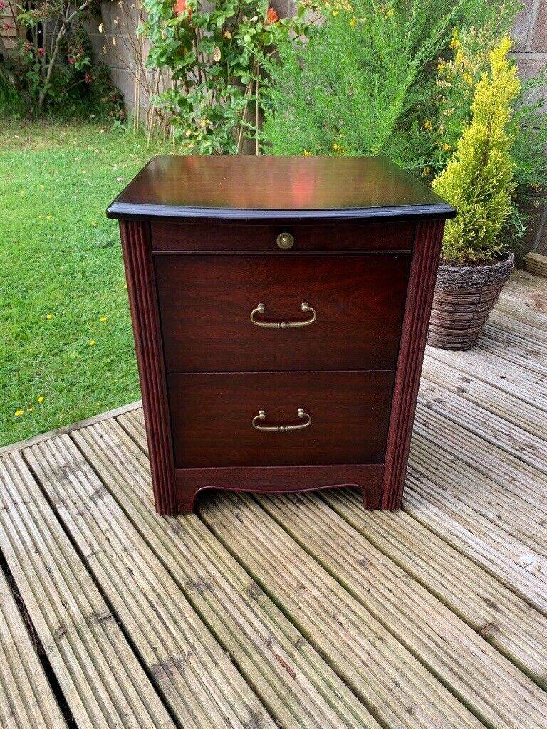 SILENT NIGHT MAHOGANY CABINET WITH BUTLERS SERVING TRAY