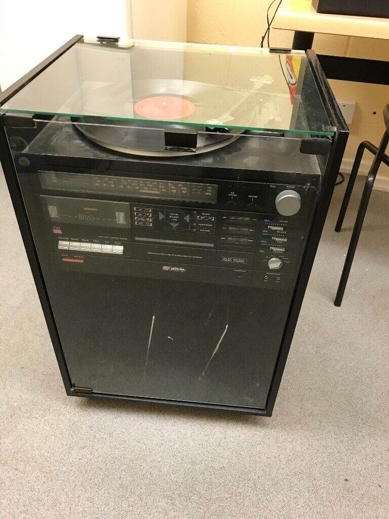 SENTRA 8222 INTEGRATED STEREO SYSTEM WITH STORAGE AND SPEAKERS  FOR REPAIR