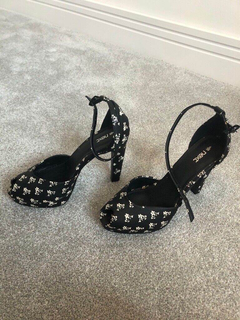 Heels / hidden platform