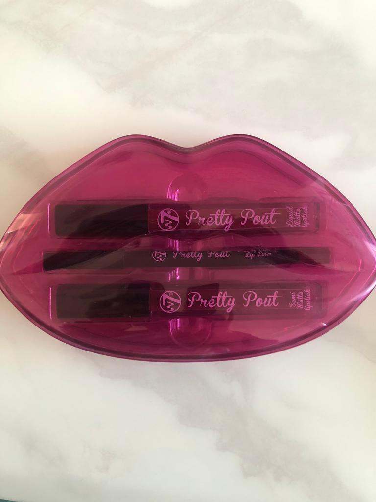 Pretty pout makeup(New)