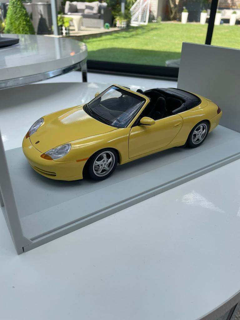 UT Models Porsche 911 : 996 Cabrio Carrera 1:18  Diecast Car Model