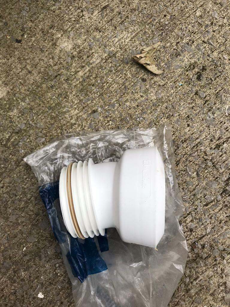 Cranked wc pan connector 