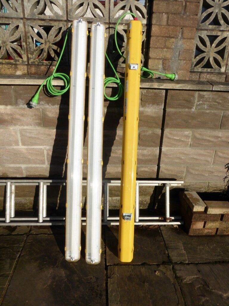 Fluorescent Lights 5 Foot 110 Volt with lead as new 10 units