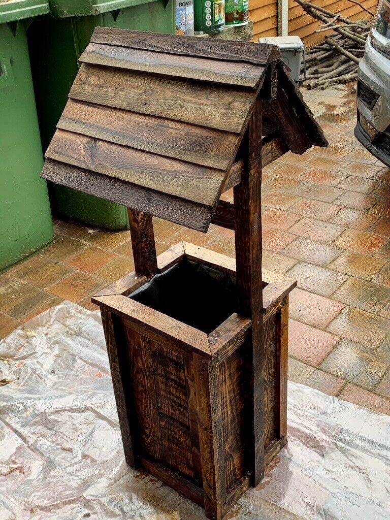 Wooden Flower/Plant Wishing Well Design Planter