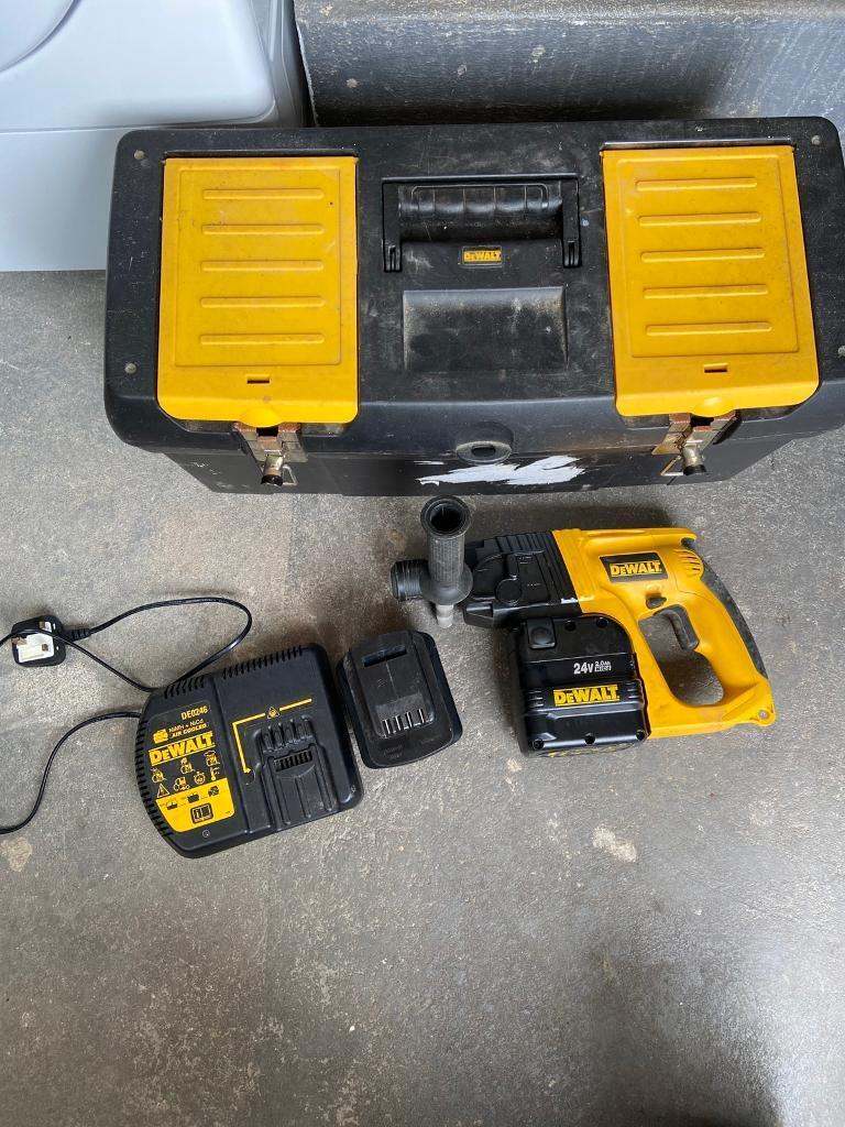 Dewalt 24v battery drill with chuck