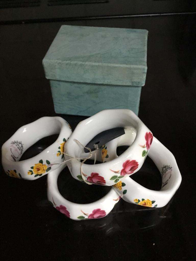 BOXED SET OF BONE CHINA NAPKIN RINGS